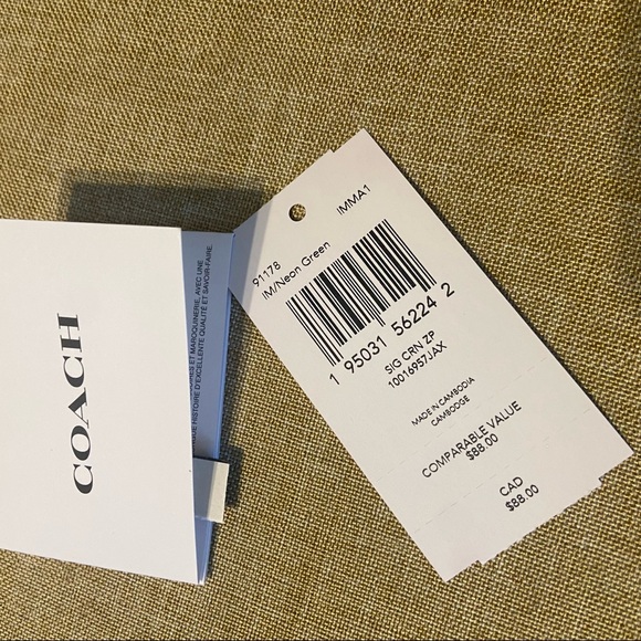 Coach green logo wristlet - Picture 7 of 7